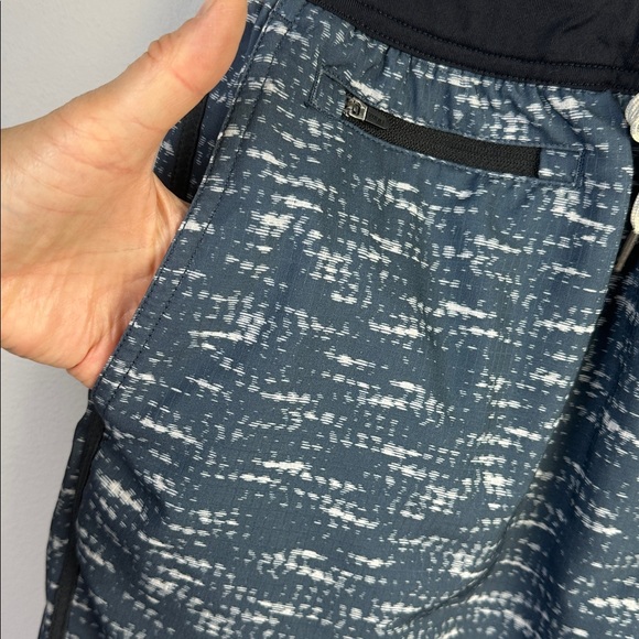 Vuori Stockton Athletic Shorts 6.5” Compression Liner Large Pockets Training - Picture 4 of 16